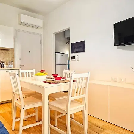A Pirri, Via E. Toti. Cagliari. Rosas Rooms. Apartment Cagliari